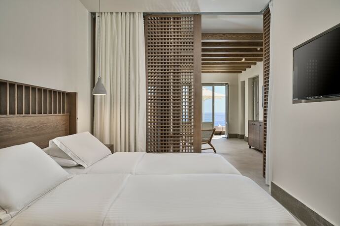 Imagen de la habitación del Hotel Ios Grand Pool Suites. Foto 18