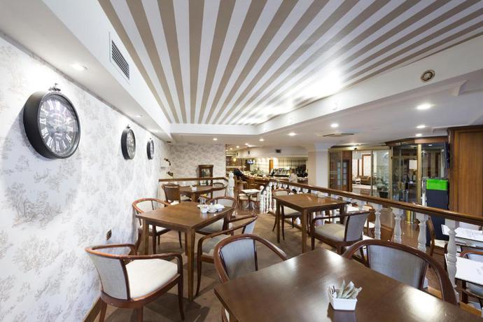 Imagen de los interiores del Hotel Ipanema by gaiarooms. Foto 12