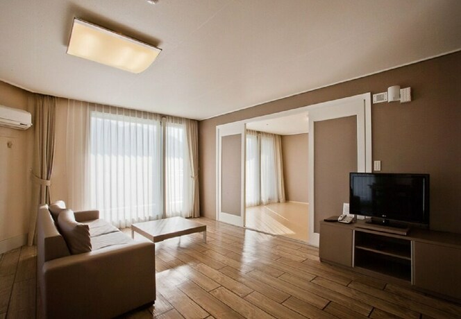 Imagen de la habitación del Hotel Ipark Condominium. Foto 17