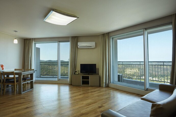 Imagen de la habitación del Hotel Ipark Condominium. Foto 20