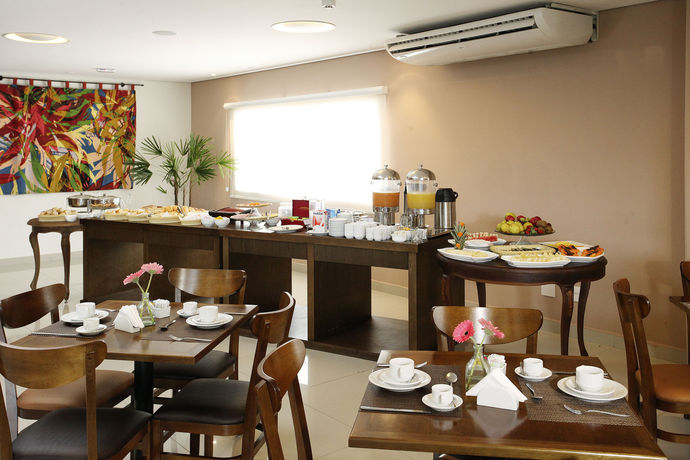 Imagen del bar/restaurante del Hotel Ip&ecirc; Center. Foto 4