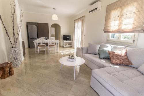 Imagen de la habitación del Hotel Iphimedeia Luxury & Suites. Foto 4