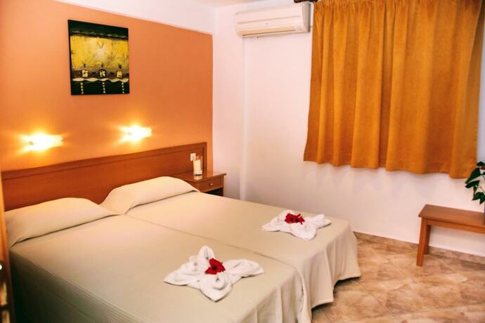 Imagen de la habitación del Hotel Ippoliti Village. Foto 16