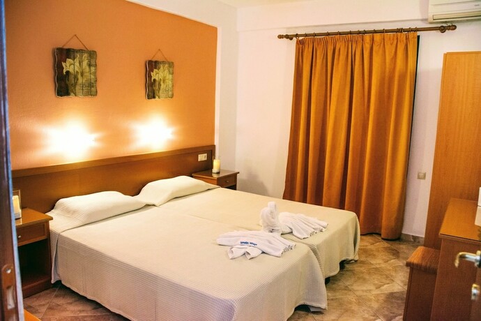 Imagen de la habitación del Hotel Ippoliti Village. Foto 17