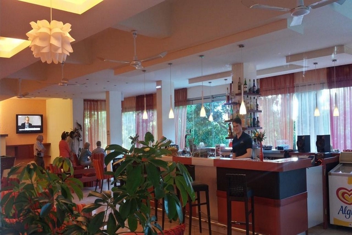 Imagen general del Hotel Ipsos Beach. Foto 6