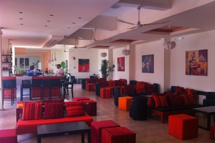 Imagen general del Hotel Ipsos Beach. Foto 7