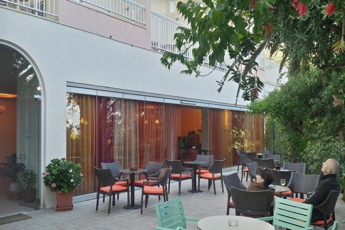 Imagen general del Hotel Ipsos Beach. Foto 12