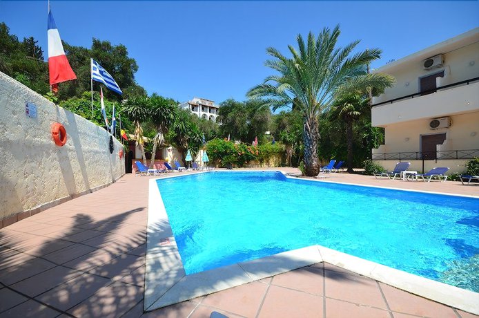 Imagen de la piscina del Hotel Ipsos Di Mare. Foto 15