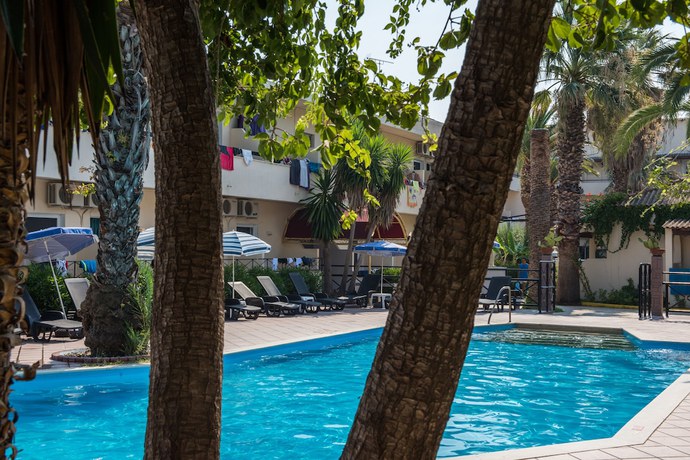 Imagen de la piscina del Hotel Ipsos Di Mare. Foto 16