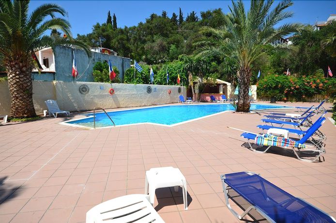 Imagen de la piscina del Hotel Ipsos Di Mare. Foto 17