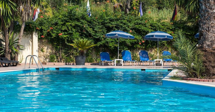 Imagen de la piscina del Hotel Ipsos Di Mare. Foto 18