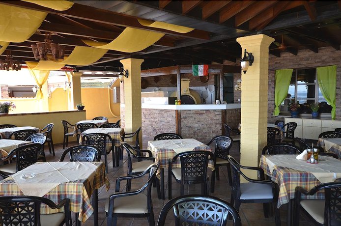 Imagen del bar/restaurante del Hotel Ipsos Di Mare. Foto 3