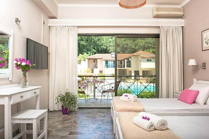Imagen general del Hotel Ipsos Holidays. Foto 7