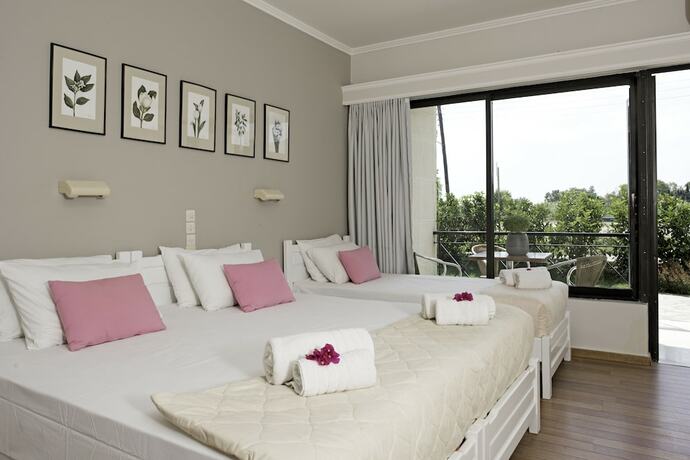 Imagen general del Hotel Ipsos Holidays. Foto 8