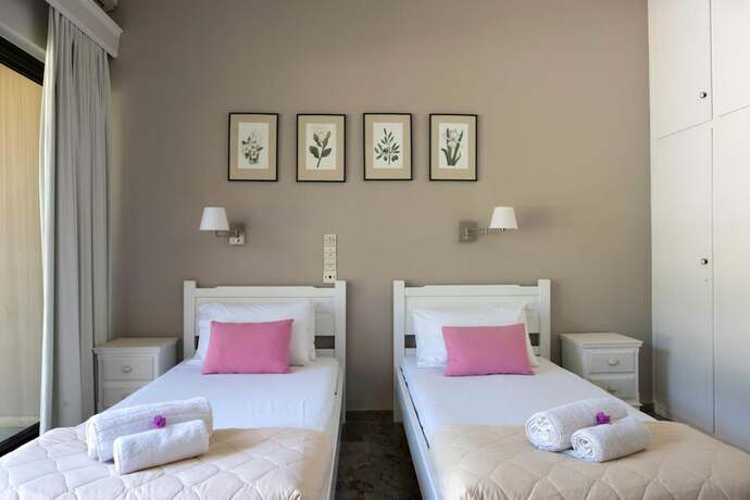 Imagen general del Hotel Ipsos Holidays. Foto 9