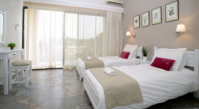 Imagen general del Hotel Ipsos Holidays. Foto 15