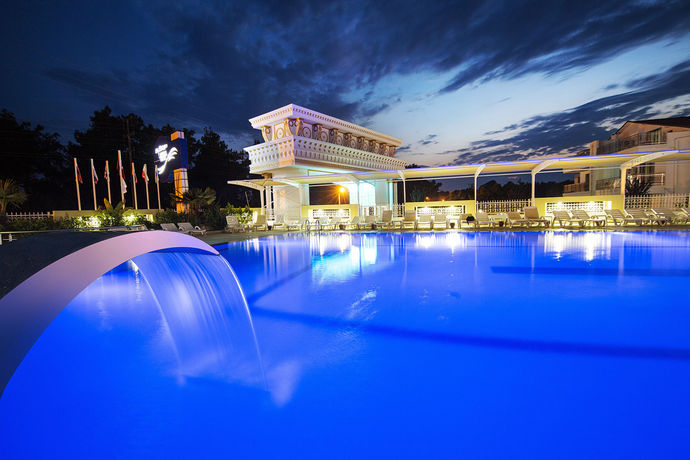 Imagen de la piscina del Hotel Iq Belek Resort. Foto 13