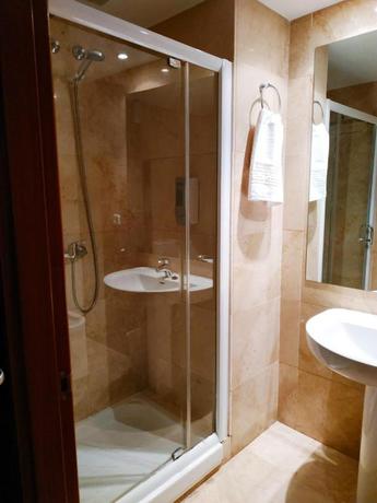 Imagen de la habitación del Hotel Iraipe LogroÑo. Foto 4