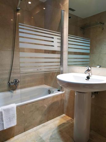 Imagen de la habitación del Hotel Iraipe LogroÑo. Foto 5