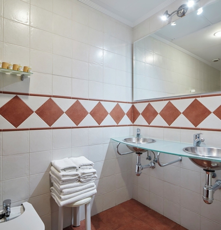 Imagen de la habitación del Hotel Iraipe Ongi. Foto 13