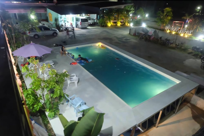 Imagen de la piscina del Hotel Irak Resort. Foto 17