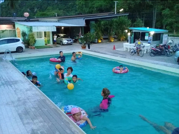 Imagen de la piscina del Hotel Irak Resort. Foto 18