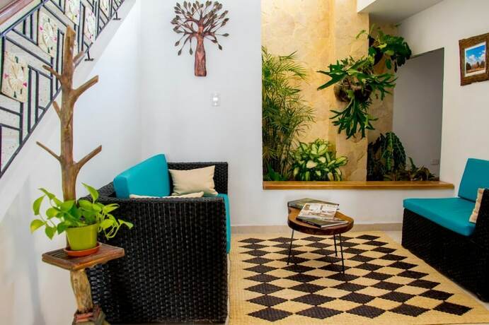 Imagen general del Hotel Iraka Zenu. Foto 6