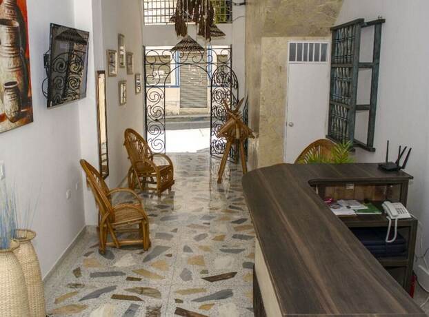 Imagen general del Hotel Iraka Zenu. Foto 7