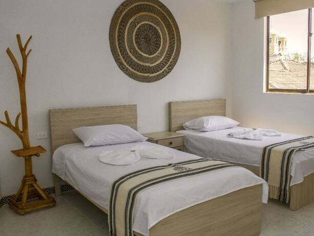 Imagen de la habitación del Hotel Iraka Zenu. Foto 12