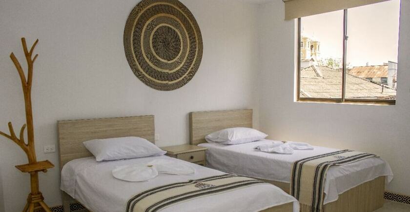 Imagen de la habitación del Hotel Iraka Zenu. Foto 20