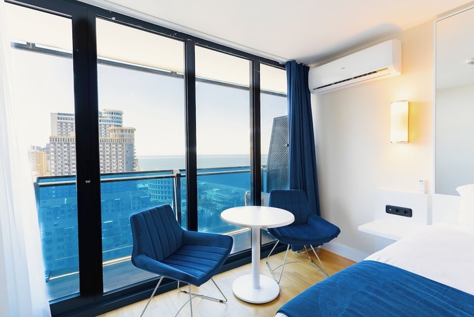 Imagen de la habitación del Hotel Irakli GC. Foto 4