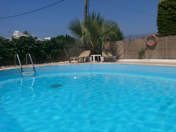 Imagen de la piscina del Hotel Iraklis Studios and Apartments. Foto 15