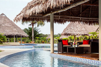 Imagen de la piscina del Hotel Irapay Amazon Lodge. Foto 13