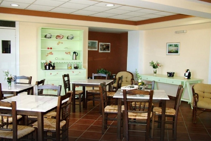 Imagen general del Hotel Irene Apartments, Sinarades. Foto 10