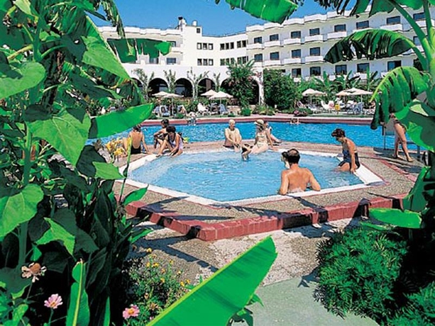 Imagen general del Hotel Irene Palace Beach Resort. Foto 4