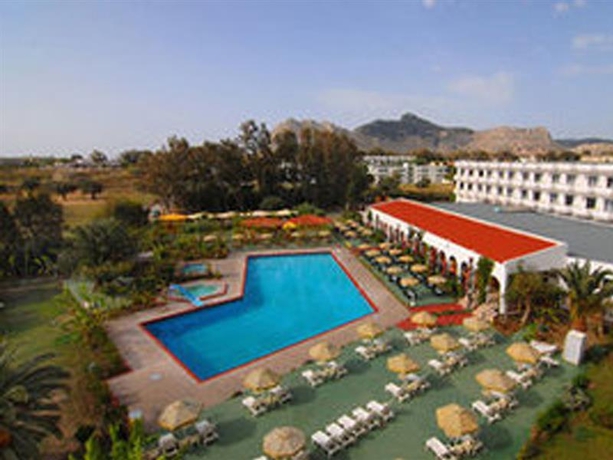 Imagen general del Hotel Irene Palace Beach Resort. Foto 12