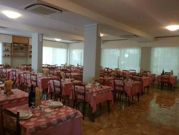 Imagen del bar/restaurante del Hotel Irene, Riccione. Foto 3