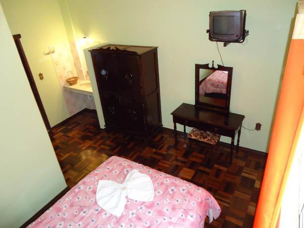 Imagen de la habitación del Hotel Iria's. Foto 14