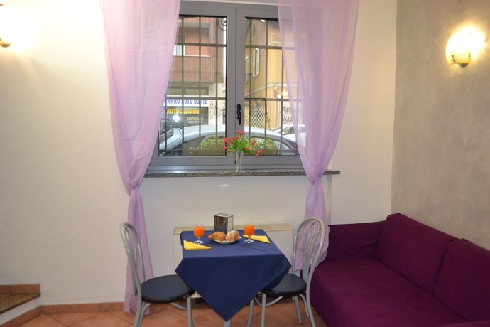Imagen de los interiores del Hotel Iride, Mil&aacute;n. Foto 16