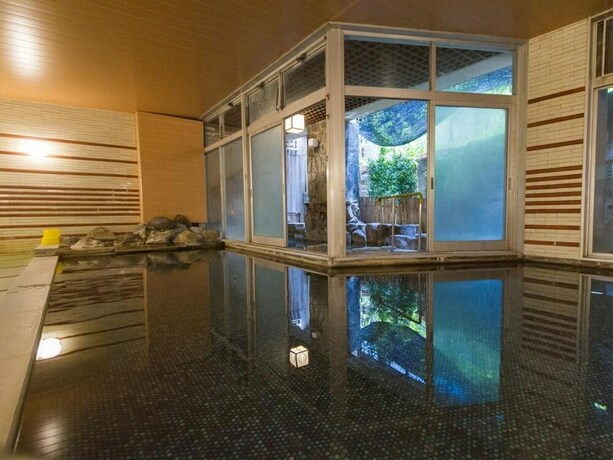 Imagen de la piscina del Hotel Irifuneso, Beppu. Foto 33