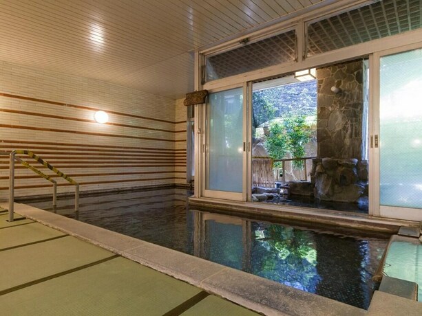 Imagen de la piscina del Hotel Irifuneso, Beppu. Foto 35