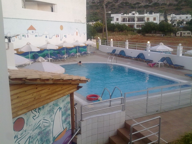 Imagen de la piscina del Hotel Irilena Apartments. Foto 11