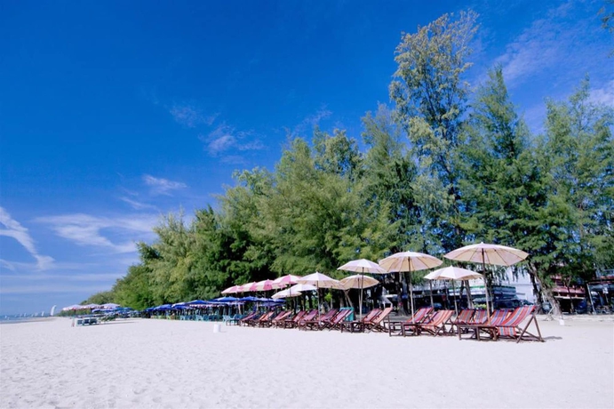 Imagen de los exteriores del Hotel Irin Beach Cha - Am. Foto 13