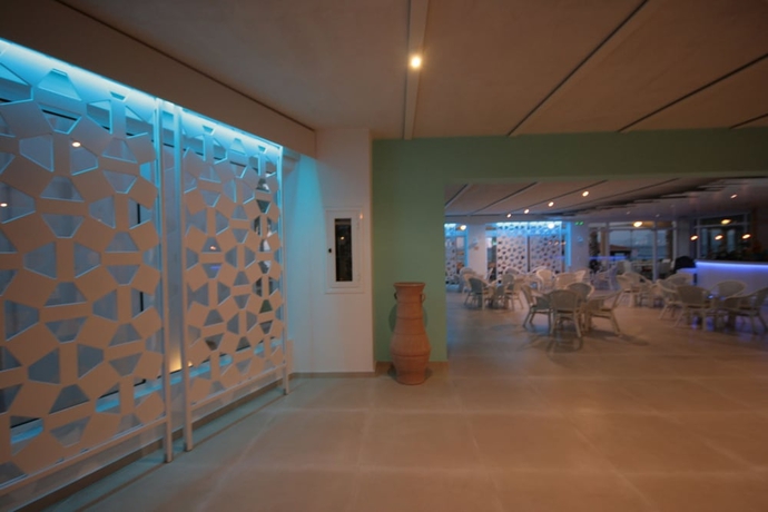 Imagen de los interiores del Hotel Irina Beach. Foto 18