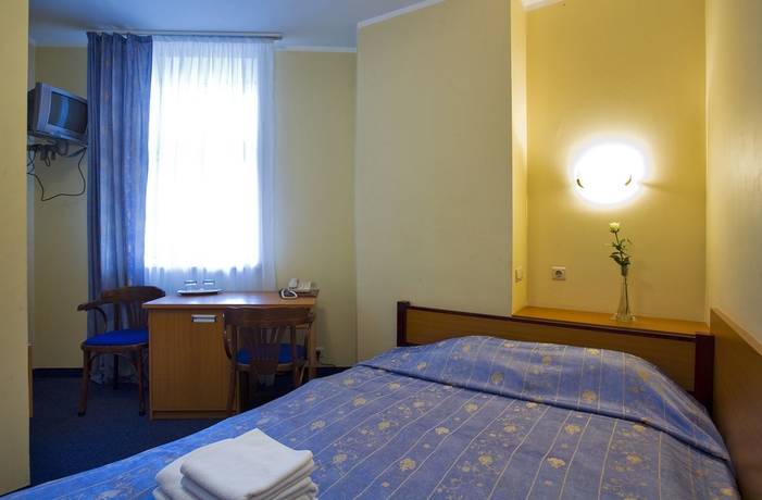 Imagen de la habitación del Hotel Irina. Foto 4