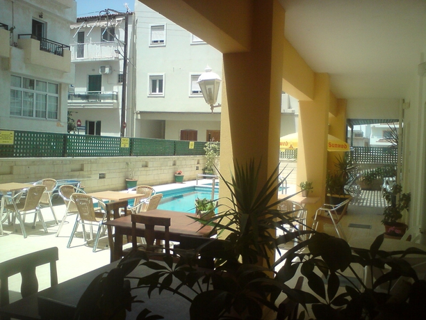 Imagen de la piscina del Hotel Irini Apartments. Foto 4