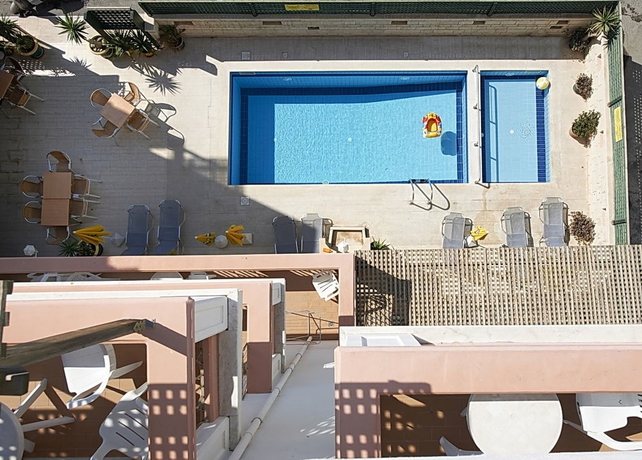 Imagen de la piscina del Hotel Irini Apartments. Foto 5