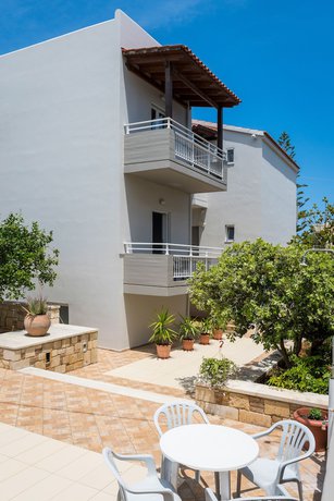 Imagen de los interiores del Hotel Irini Stalos Apartments. Foto 19