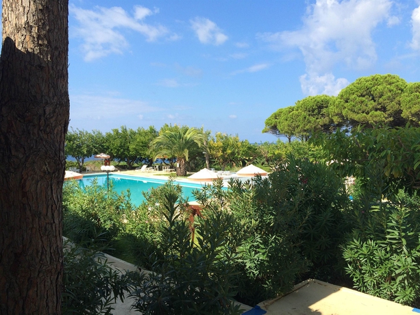 Imagen de los exteriores del Hotel Irinna. Foto 5