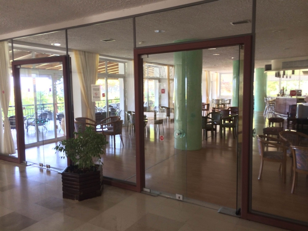 Imagen de los interiores del Hotel Irinna. Foto 7